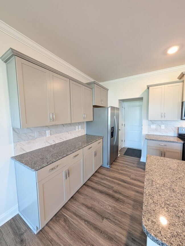 Building Photo - New Construction Townhouse-Hendersonville!