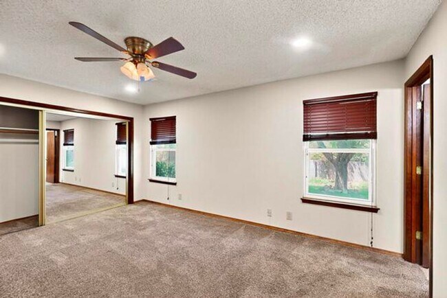 Building Photo - Picture Perfect 3 Bedroom Home in Southeas...