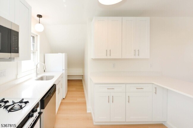 Building Photo - 244 Van Winkle Ave