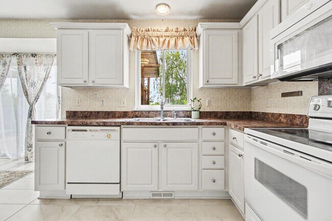 Building Photo - 7878 Greene Farm Dr