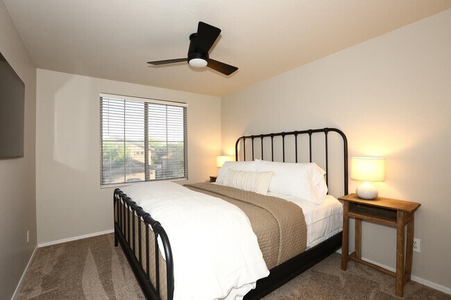 Building Photo - 10354 E Raintree Dr