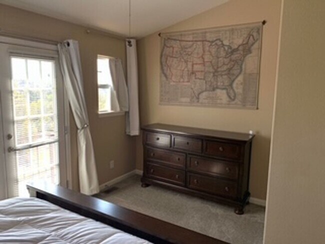 Building Photo - Downtown Executive Fully Furnished 2 Bed, 4 Bath Townhouse