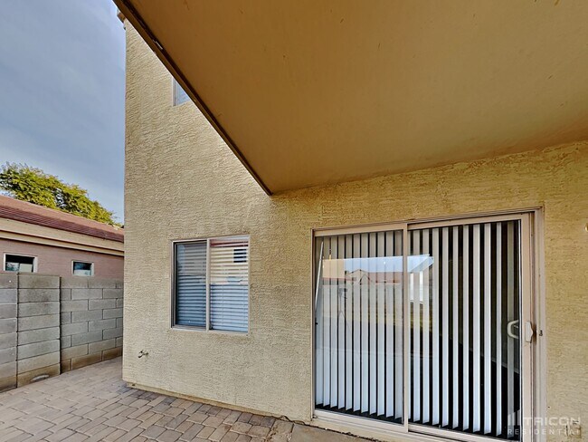 Building Photo - 2618 S Devonna Ln