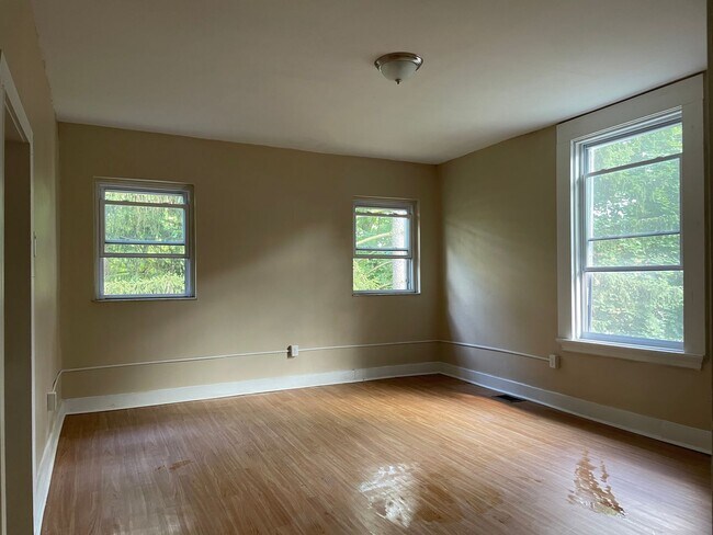 Building Photo - 14 N Bryant Ave
