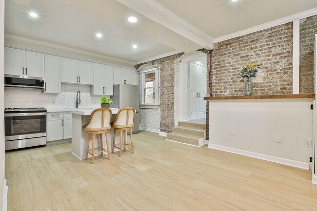 Building Photo - 685 Argonne Ave NE