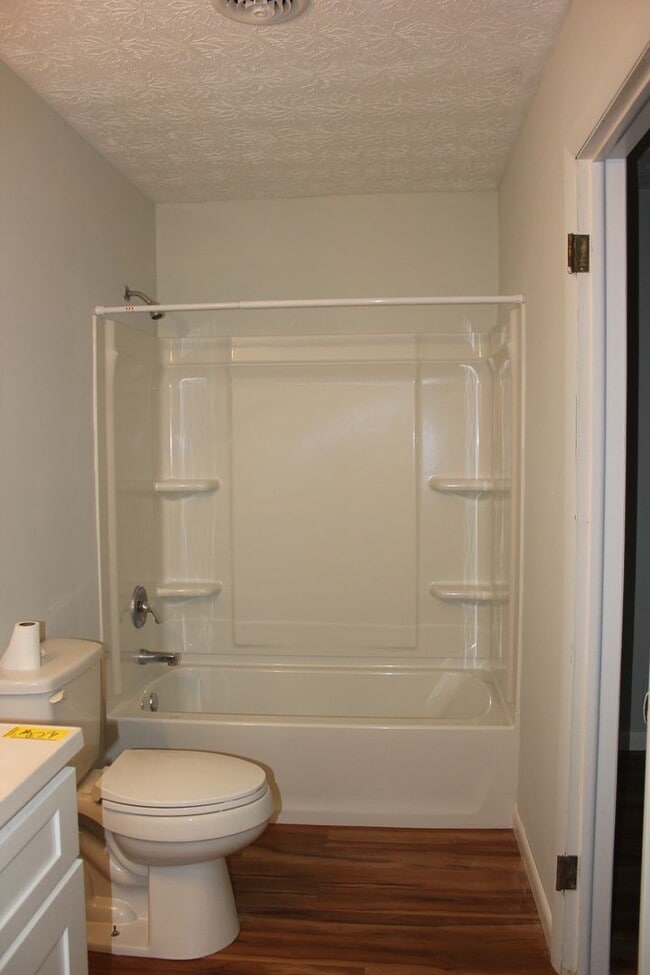 Building Photo - Newly Renovated Apartment for Rent