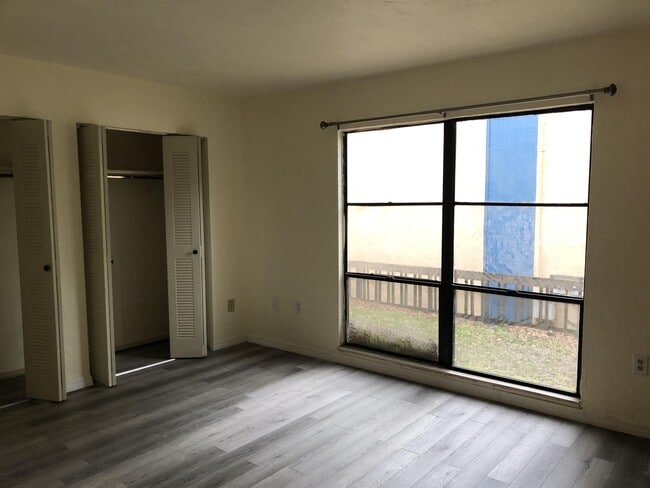 Building Photo - 2811 SW Archer Rd