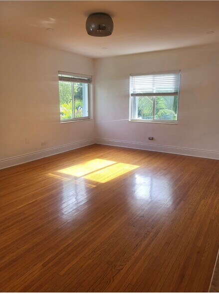 Building Photo - 1215 SW 13th Ave