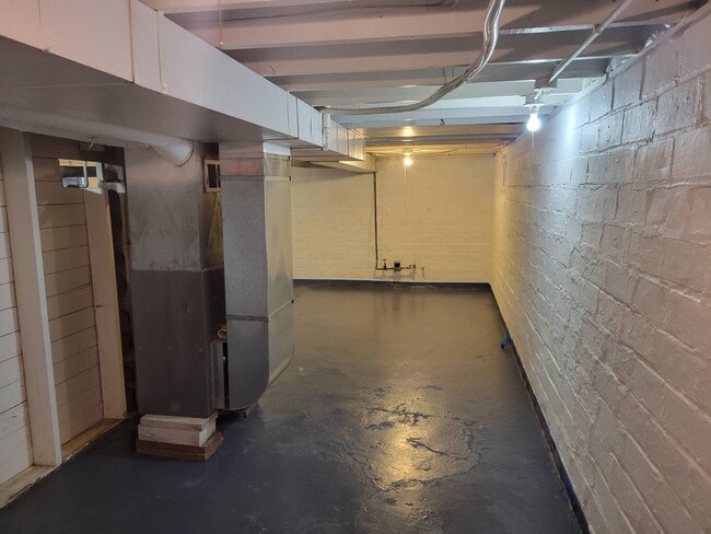 Building Photo - 621 Dearborn Ave