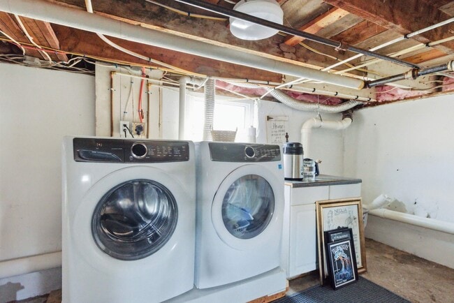 Building Photo - 26 Snow St