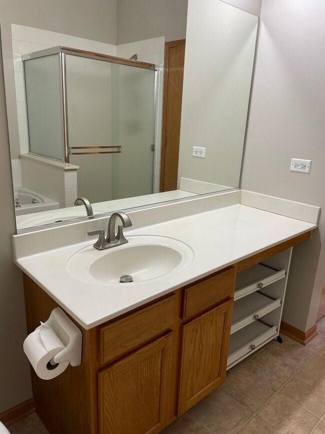 Building Photo - 1531 Millbrook Dr