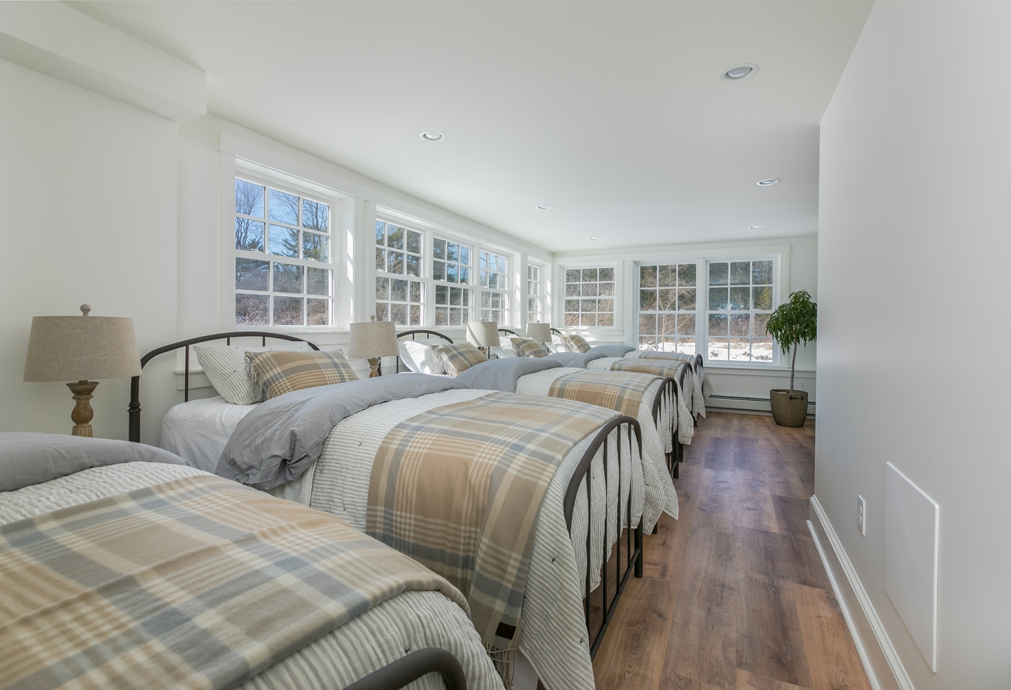 Lower level bunk room with 5-7 twin beds. - 96 Spurwink Rd