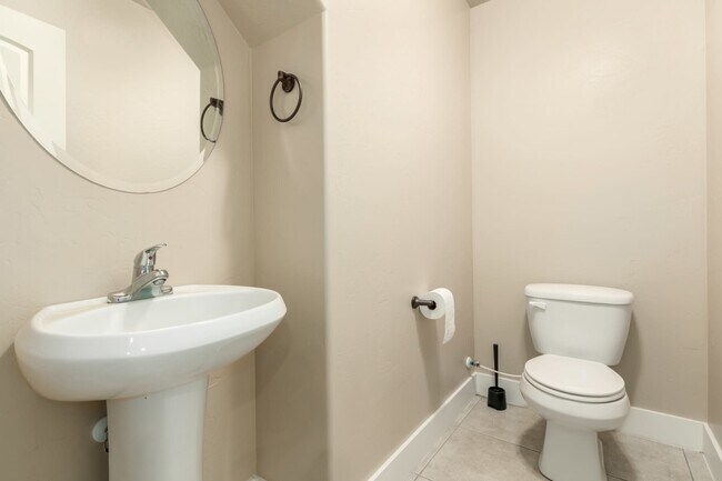 Downstairs half bath in hallway to kitchen - 122 S Tamarak Cir