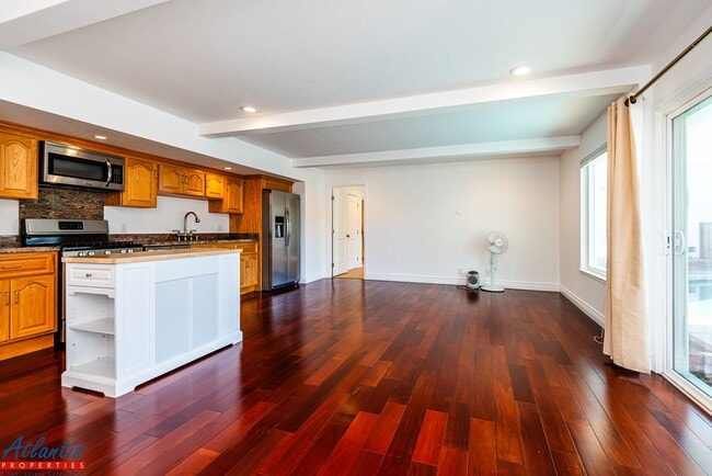 Building Photo - Beautiful ADU Apartment | Private Entrance...