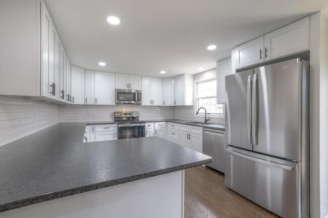 Building Photo - 10530 W 92nd Pl