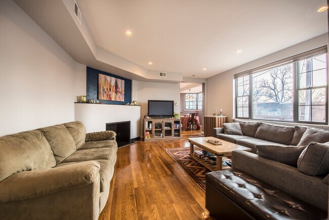 Building Photo - 433 Longfellow St. NW