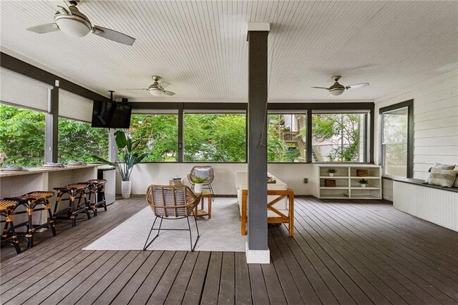 Building Photo - 843 Monroe Dr NE