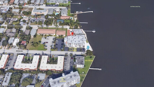 Building Photo - 301 Croton Ave