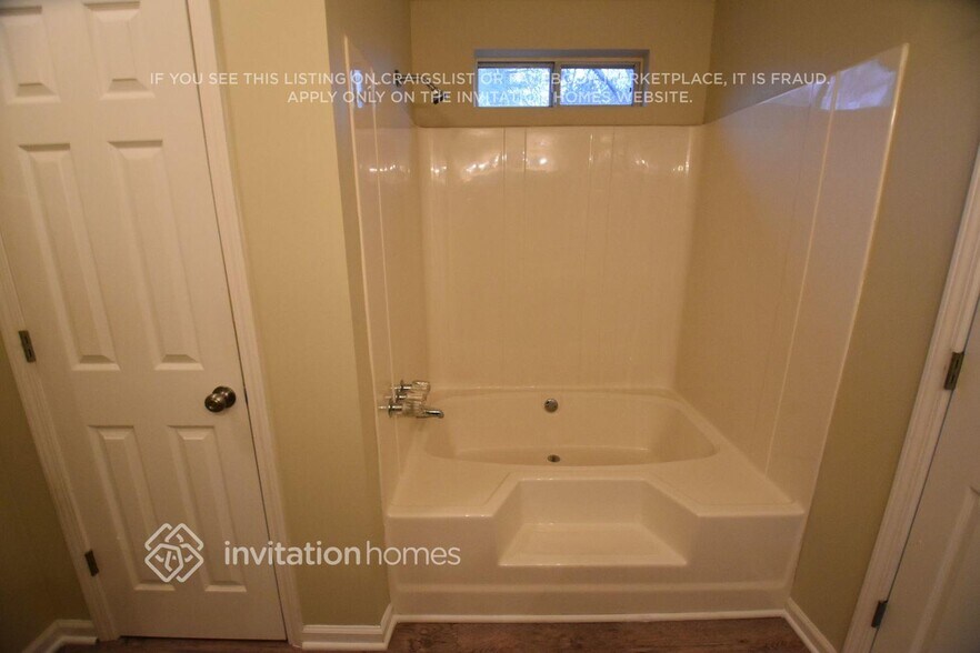 Building Photo - 7300 Hunters Ridge Dr