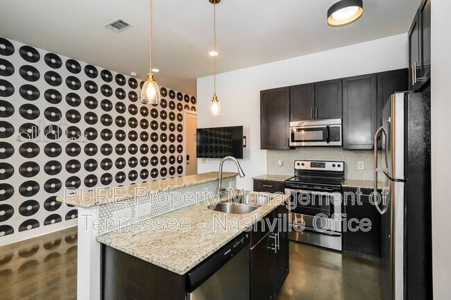 Building Photo - 210 30th Ave N