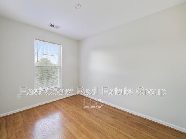 Building Photo - 6100 Newport Terrace