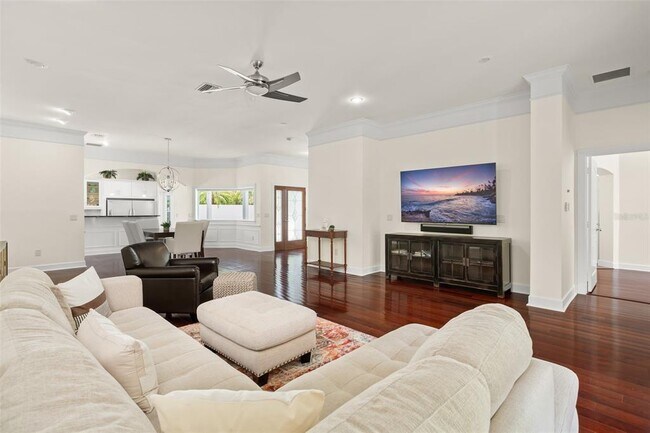 Building Photo - 9656 Bryanston Dr