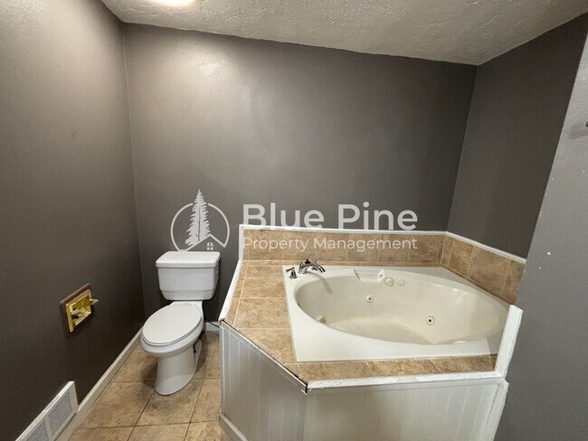 Building Photo - 1421 Vega Cir
