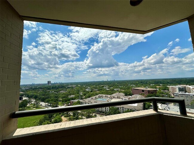 Building Photo - 651 Bering Dr