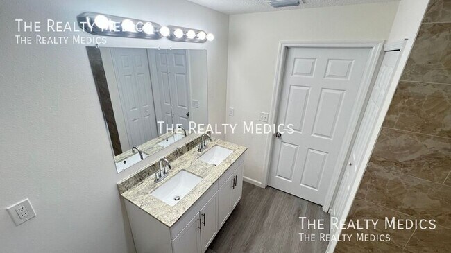 Building Photo - 1242 Halber Ave NW