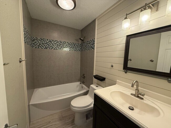 Building Photo - 602 Pine Forest Dr