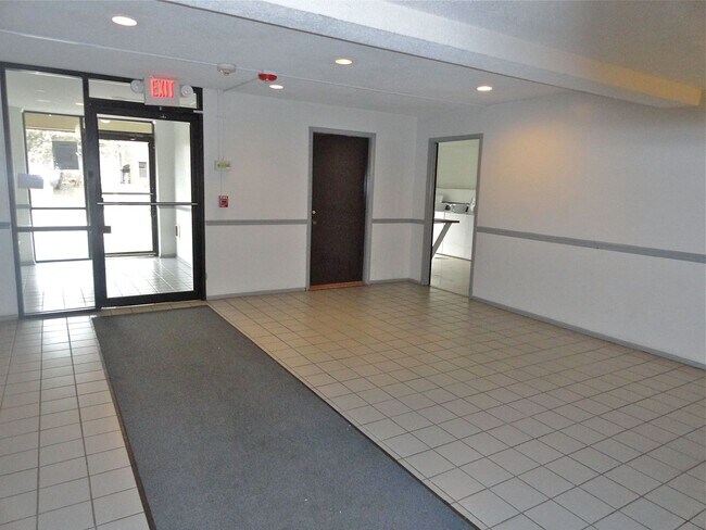 Building Photo - 2301 Beau Monde Ln