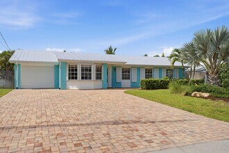 Building Photo - 1603 SW Seagull Way