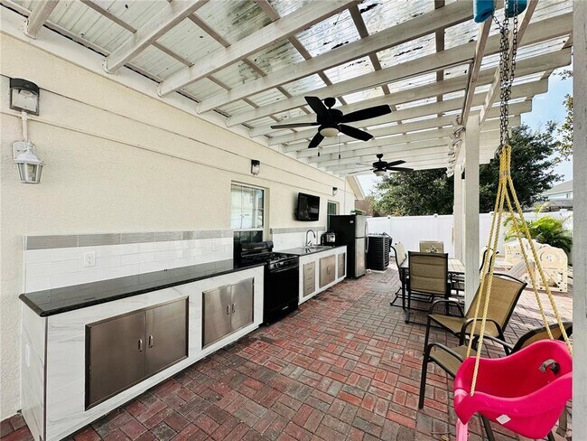 Building Photo - 8885 Palisades Beach Ave