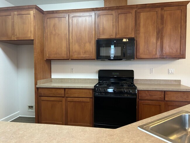 Building Photo - NB T 403-405