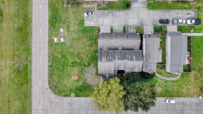 Building Photo - 1010 Gardenwalk Dr