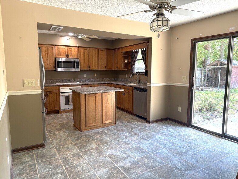 Building Photo - 3956 Cedar Cove Ln