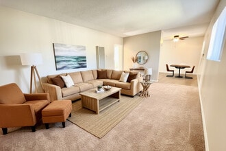 2x1 - Le Chateau Apartments