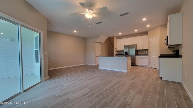Building Photo - 12880 Josslyn Ln
