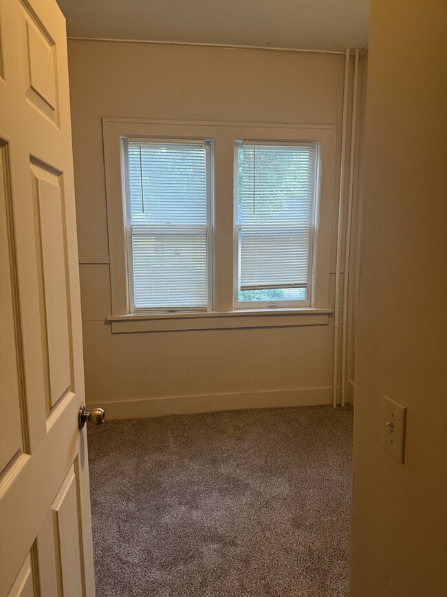 Building Photo - 694 Sims Ave