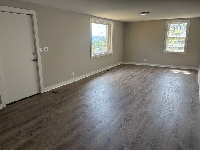 Building Photo - Newly remodeled house with a great city view!