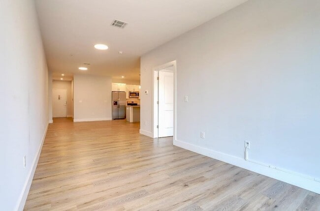 Building Photo - 502 Broadway