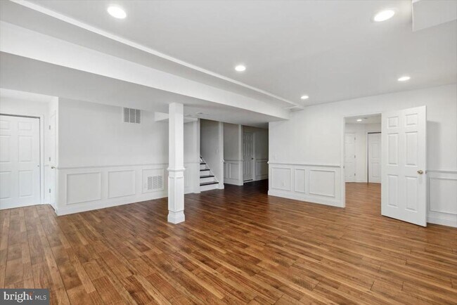 Building Photo - 146 Canterbury Ln