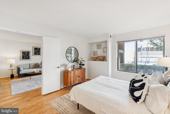 Building Photo - 2320 Wisconsin Ave NW