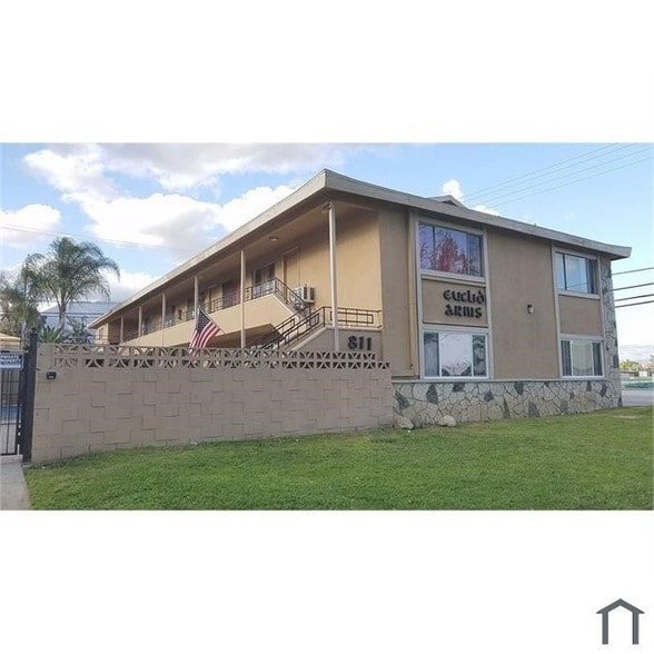 Building Photo - 811 Orchid Ct