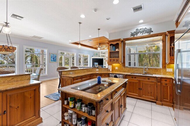 Building Photo - 450 Bayshore Dr