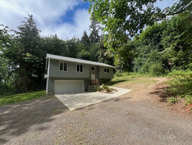 Building Photo - Charming 2-Bedroom Home with Garage Near P...