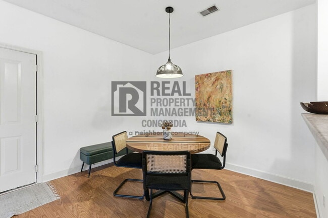 Building Photo - 7223 Althorp Way