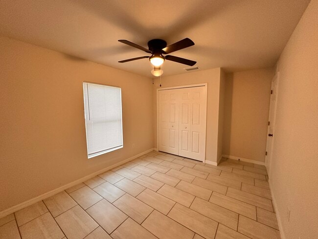 Building Photo - 1800 Coral Point Dr