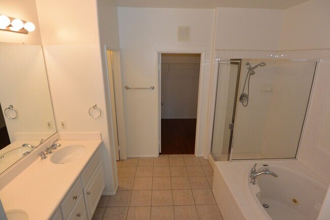 Building Photo - 22 Roseville