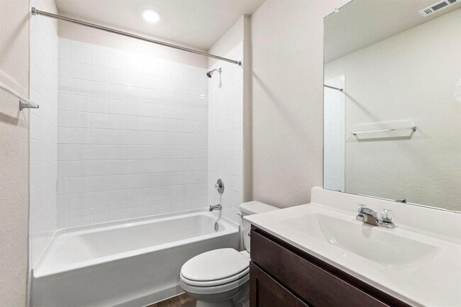 Building Photo - 128 Shimmering Cv